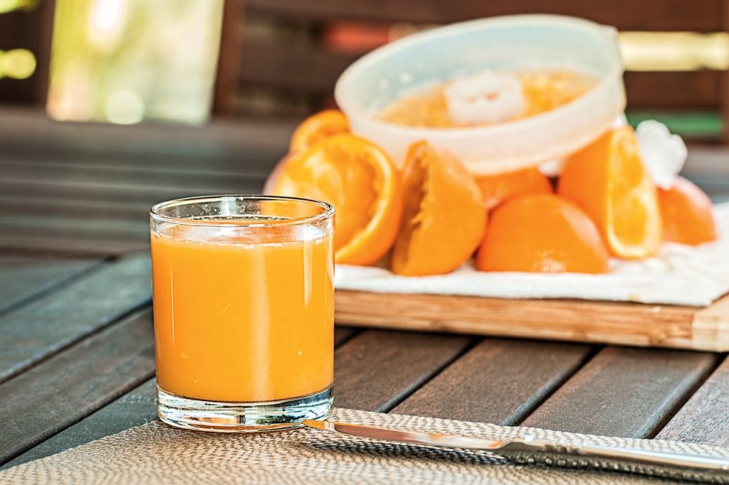 200 Delicious Smoothie and Juice Recipes Review